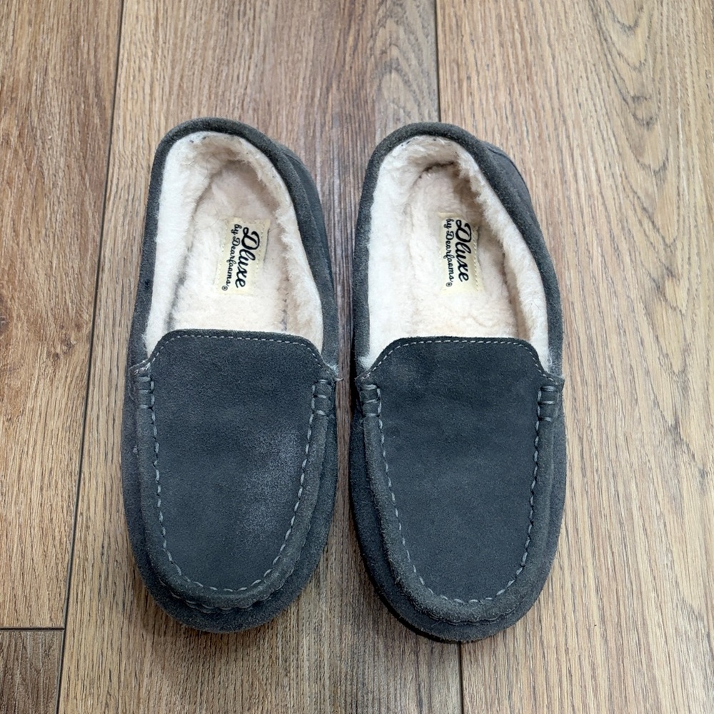 Dluxe by Dearfoams Gray Suede Slip-On Moccasins with Plush Lining kids size 5